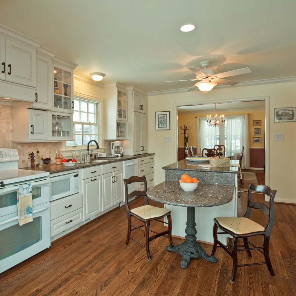 White Traditional Kitchen Envirohomedesign Llc Img~97f1174a038a8788 14 5563 1 A2719b5